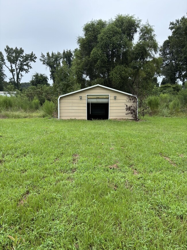 Building Photo - 2143 Mamie Rd