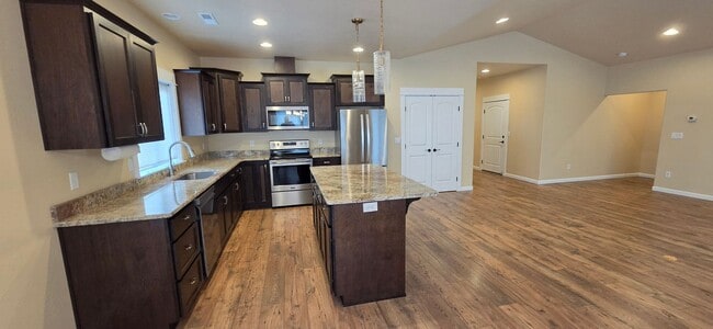 Building Photo - Beautiful & Cozy Home for Rent