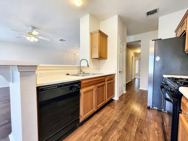 Building Photo - Charming 3BD/2BA Home with Spacious Backyard in Cedar Park