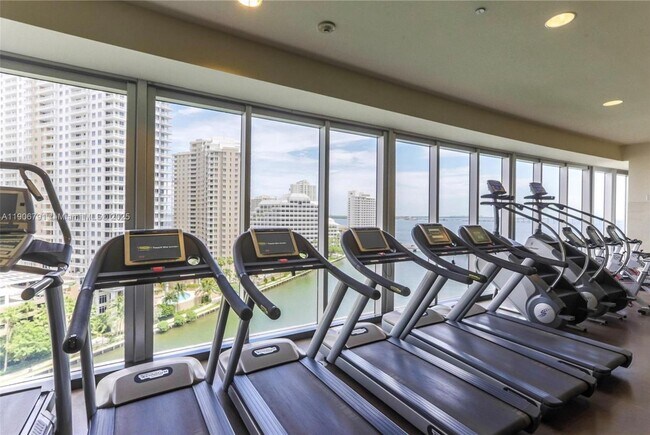 Building Photo - 485 Brickell Ave