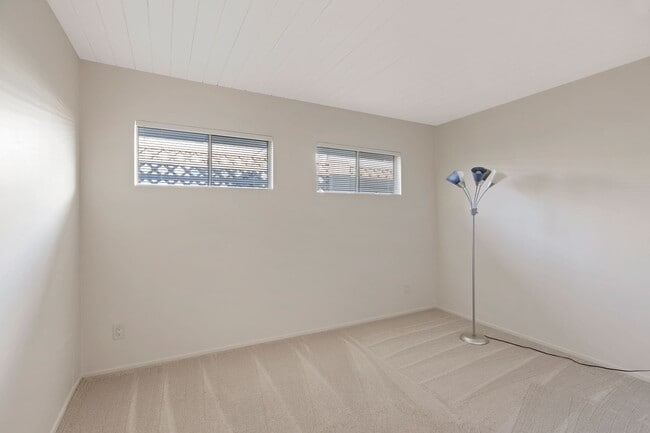 Building Photo - Stunning Mid-Century Modern 4 BR 3 BA with Bonus Room and Office