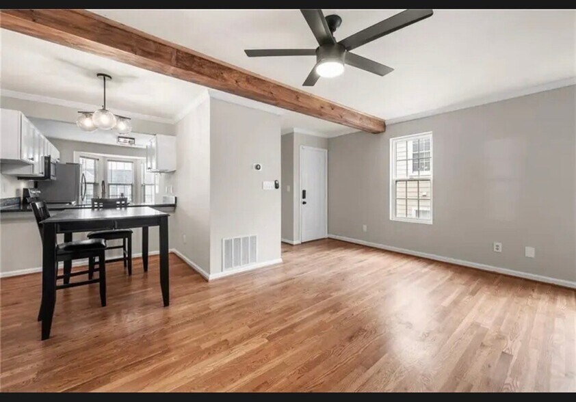 Building Photo - 3854 Meadow Creek Dr