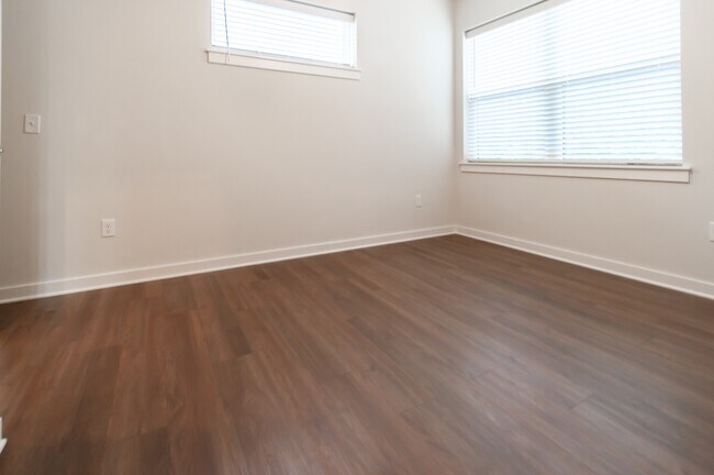 Building Photo - 605 Whitham Ave