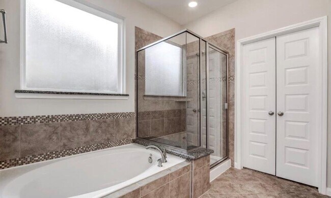 Building Photo - 17124 Chapman Lake Ct