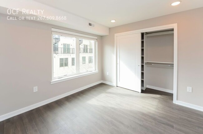 Building Photo - Two Bedroom Fairmount Apartment