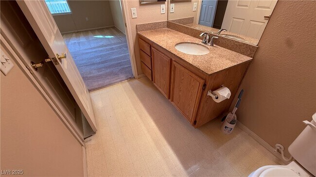 Building Photo - 10550 W Alexander Rd