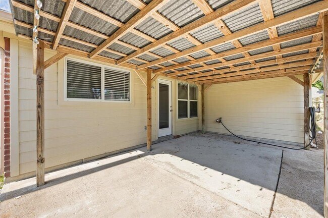 Building Photo - 3215 Rockdale Dr