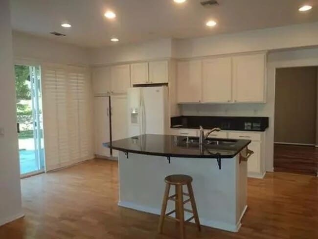 Building Photo - Amazing Carlsbad Home with extra room down...