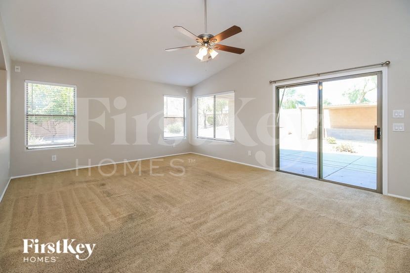 Building Photo - 98 E Clairidge Dr