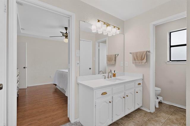 Building Photo - 594 King Cir