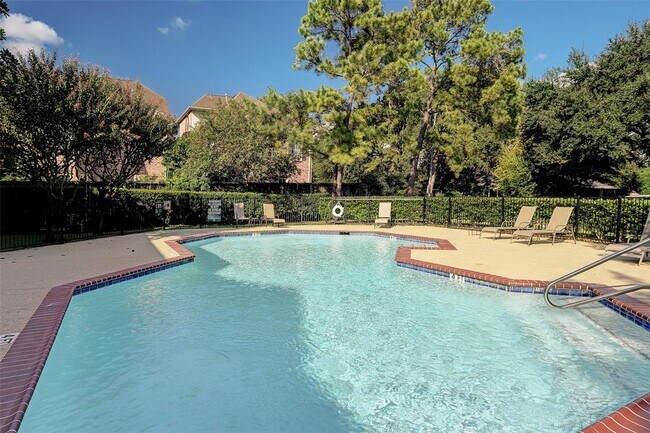 Building Photo - 1311 Antoine Dr