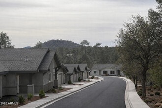 Building Photo - 561 Sally Ln