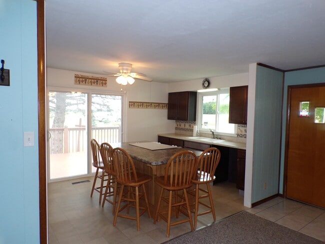 Building Photo - 14780 Lickley Rd