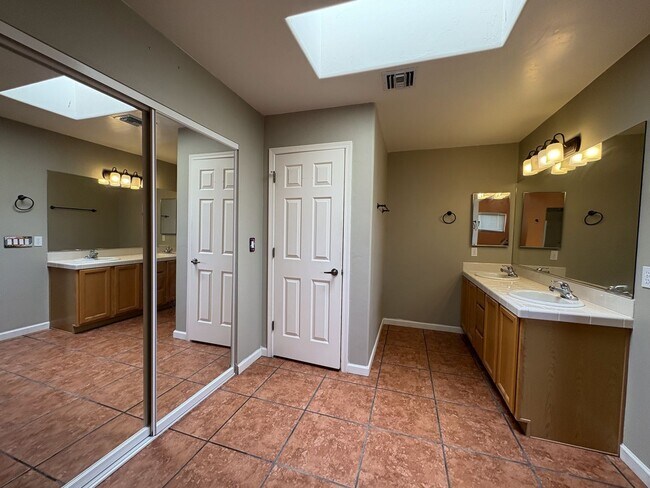 Building Photo - Vail School District Horse property with f...