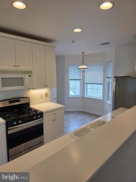 Building Photo - 43134 Watercrest Square