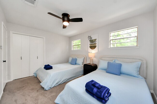 Building Photo - 563 Landfall Ln