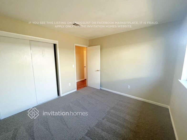 Building Photo - 303 Hampshire Ct