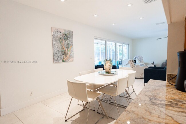 Building Photo - 220 Buttonwood Dr