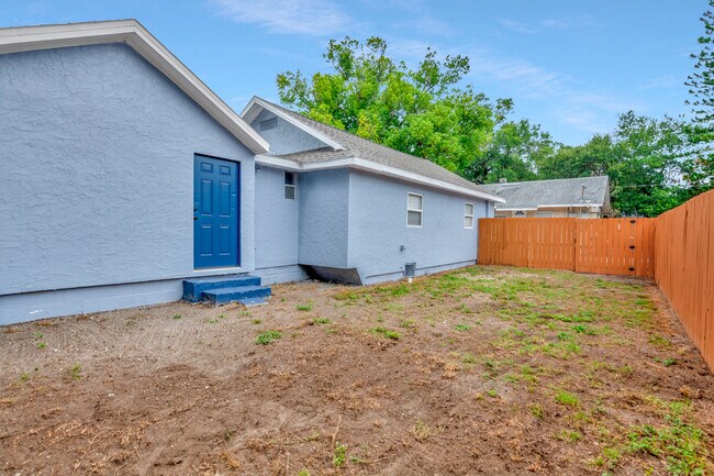 Building Photo - 1515 Sadlon Ave