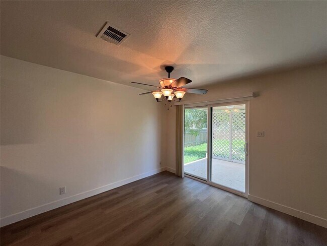 Building Photo - 821 New Bridge Dr