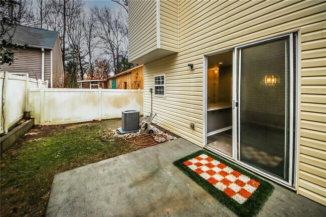 Building Photo - 170 Windcroft Ln NW