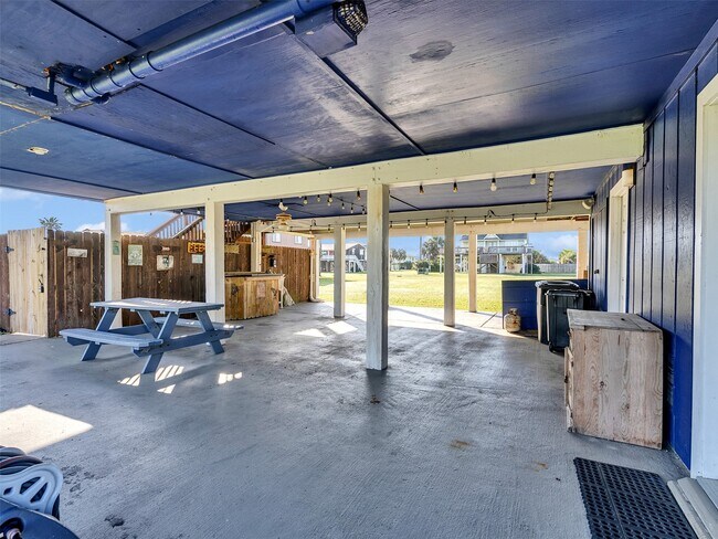 Building Photo - 16527 Lewis Scott Rd