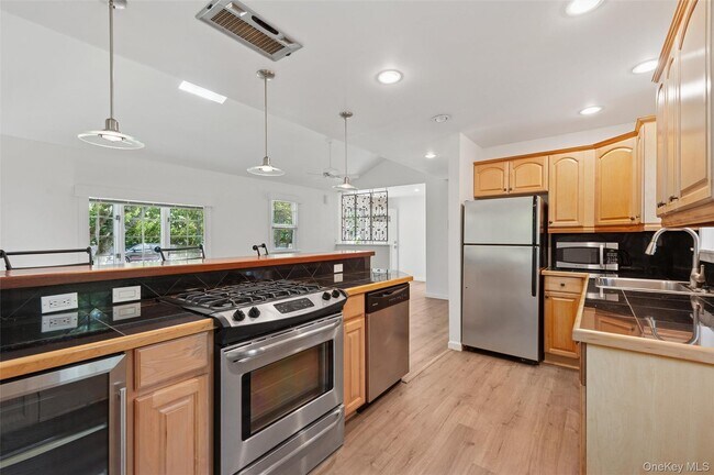 Building Photo - 4 East End Ave