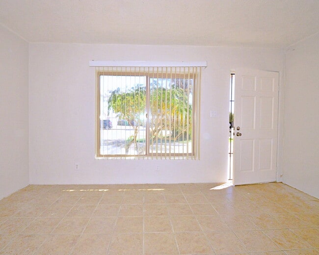 Building Photo - Cozy Indio 2 Bedroom