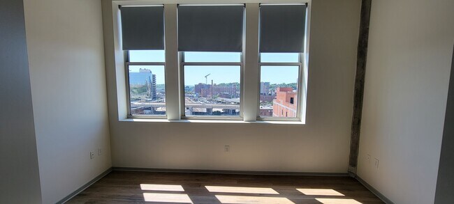 Building Photo - 2107 Grand Blvd