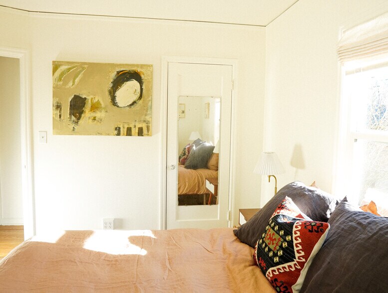 Building Photo - 4603 NE Irving St