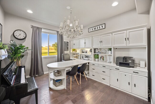 Building Photo - 580 Boxwood Dr