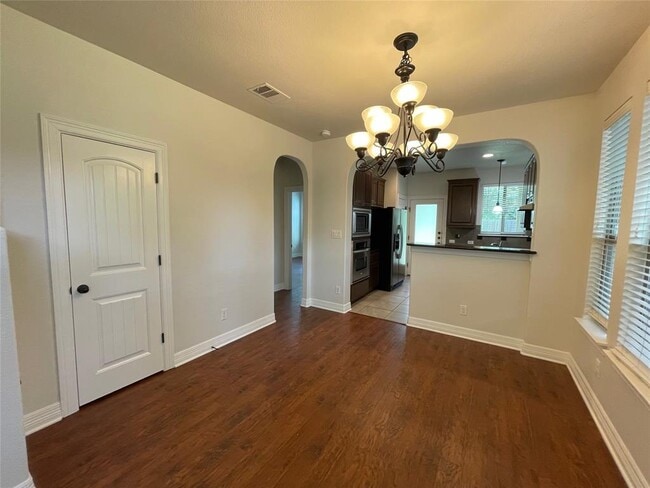 Building Photo - 1806 Crown Dr
