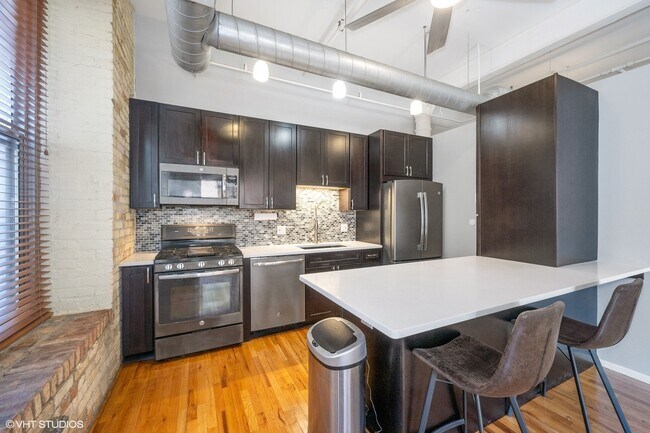 Building Photo - 420 S Clinton St