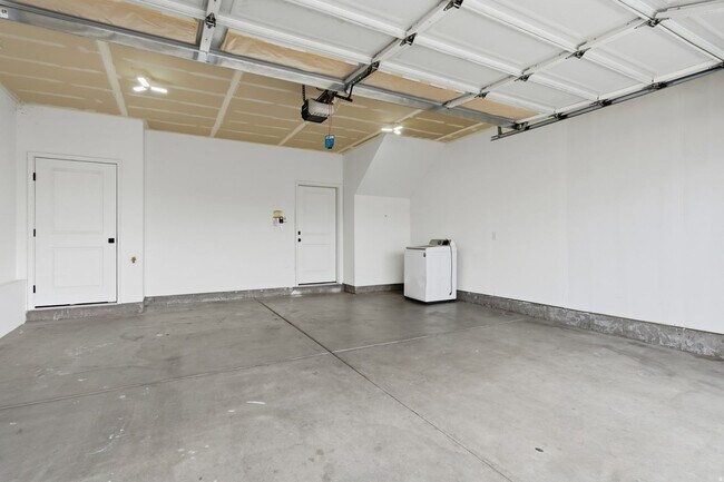 Building Photo - 461 S 900 W