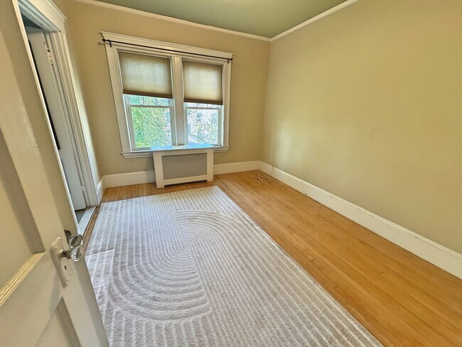 Building Photo - 222 Rawson Rd