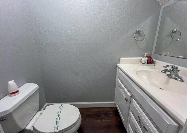 Building Photo - 16 Cape Dr NW