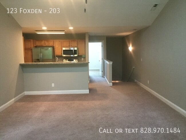 Building Photo - 123 Foxden-203