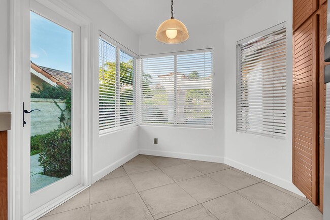 Building Photo - 54 Via Candelaria