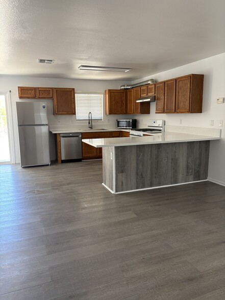 Kitchen - 73538 Sun Valley Dr