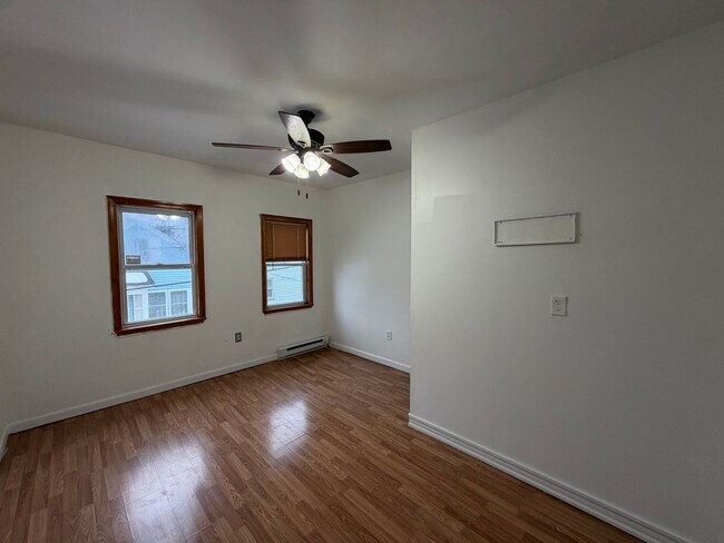 Building Photo - 26 Abbott St