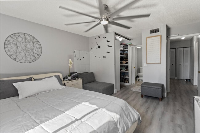 Building Photo - 22940 Oxford Pl