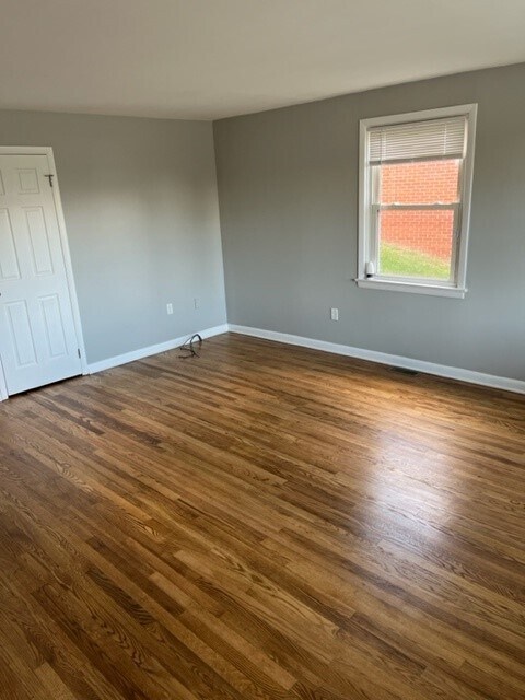 Living Room - 1330 Delaware Ln
