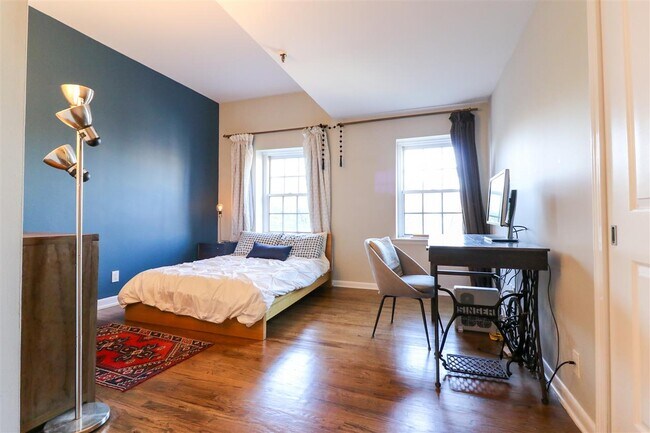 Building Photo - 357 Varick St