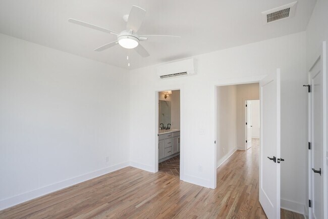 Building Photo - 522 Cliff Cir