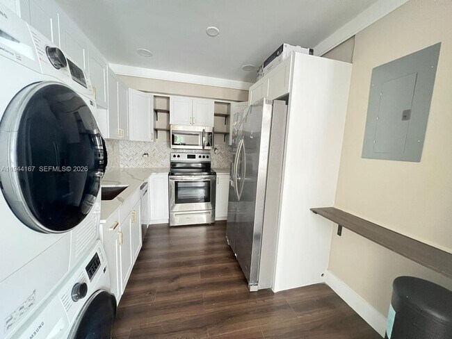 Building Photo - 945 79th Terrace