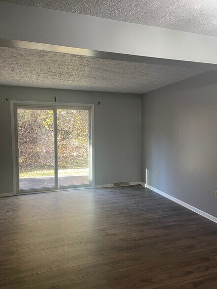 Building Photo - 503 Tyler Dr
