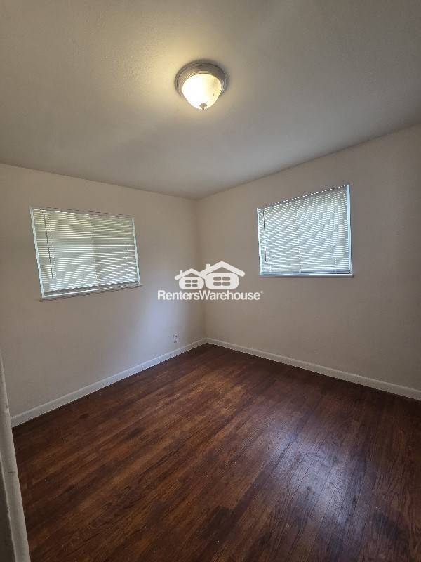 Building Photo - 10732 Spring Garden Dr