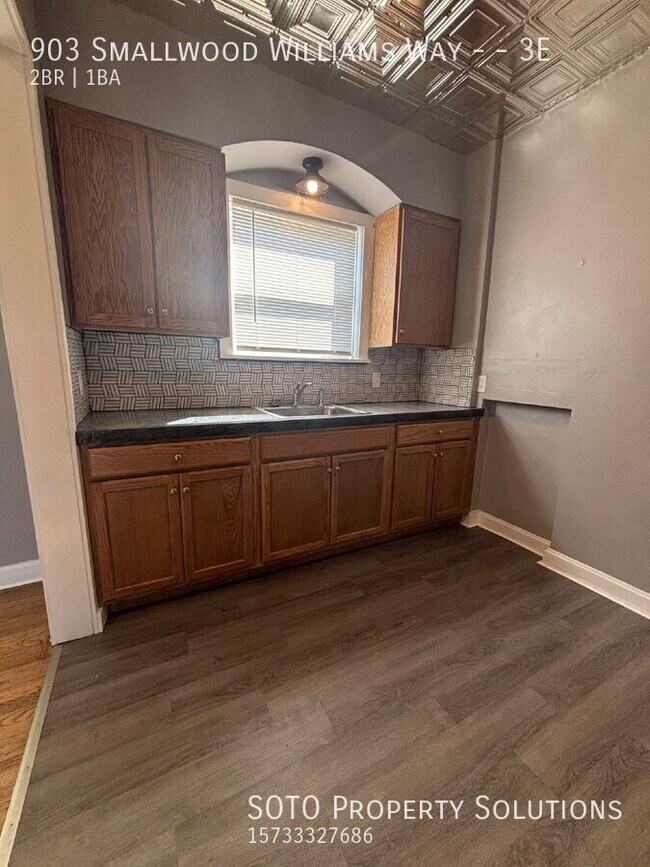 Building Photo - 903 William St