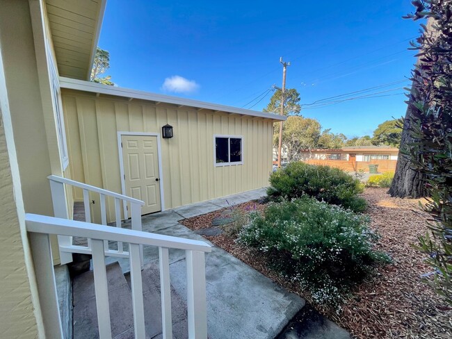 Primary Photo - Spacious 3 Bedroom 2 Bath Home in Pacific ...