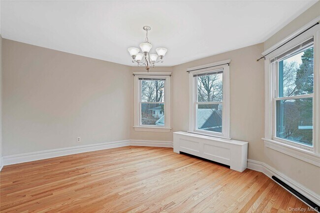 Building Photo - 206 New Broadway